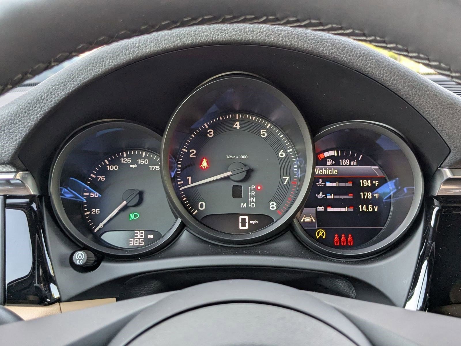 Certified 2025 Porsche Macan image 16