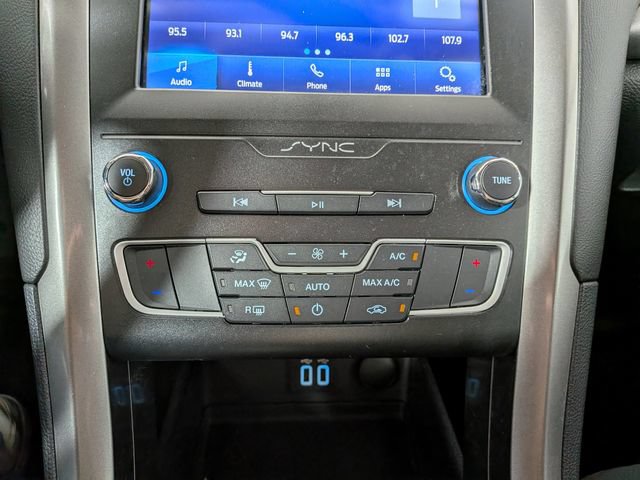 Used 2019 Ford Fusion SE FWD image 18