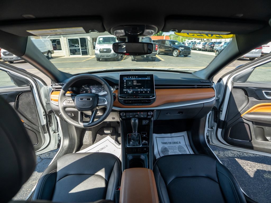 Used 2025 Jeep Compass Limited AWD/4WD image 19