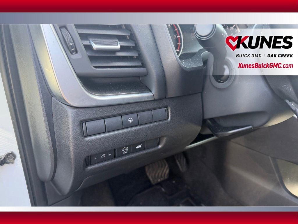 Used 2025 Nissan Rogue SV AWD/4WD image 11