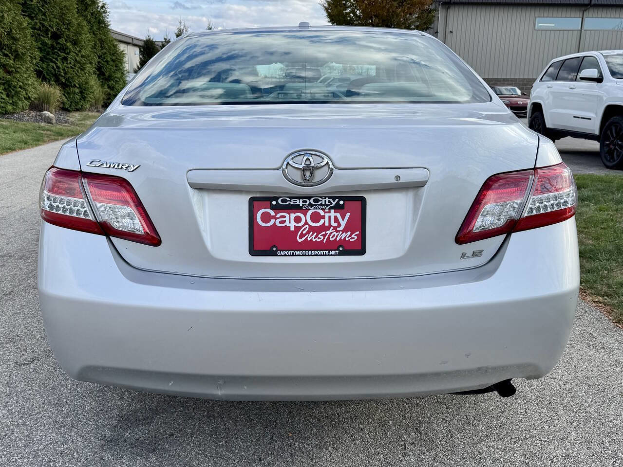 Used 2010 Toyota Camry LE image 7