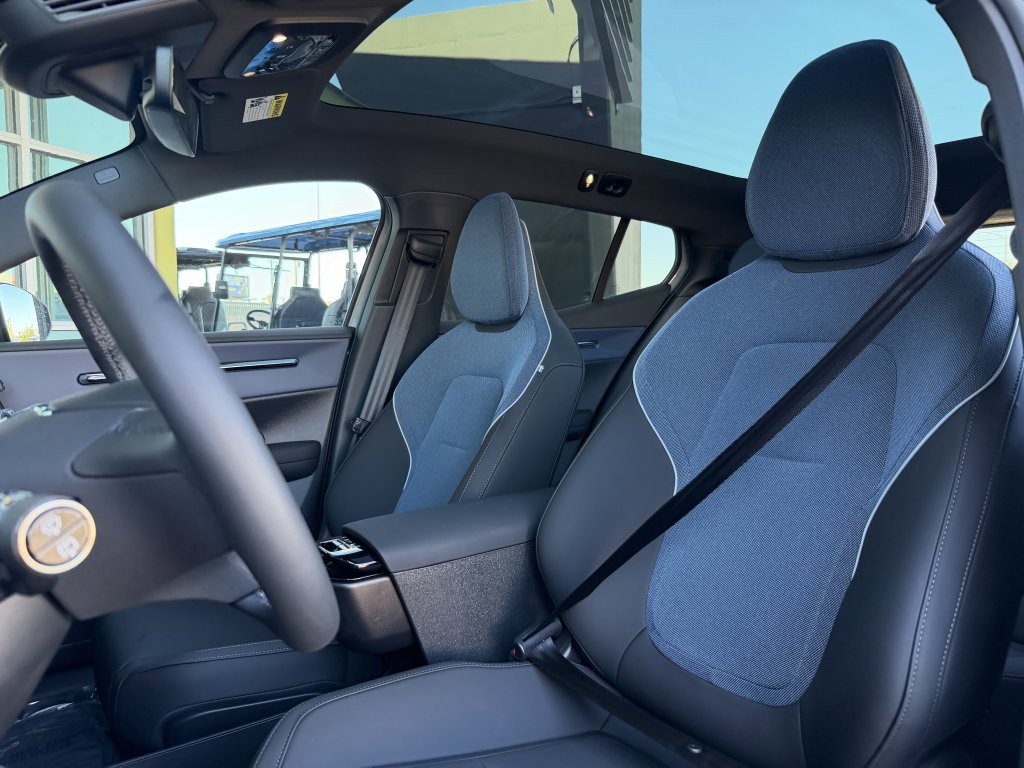 Used 2025 Volvo EX30 Ultra image 29