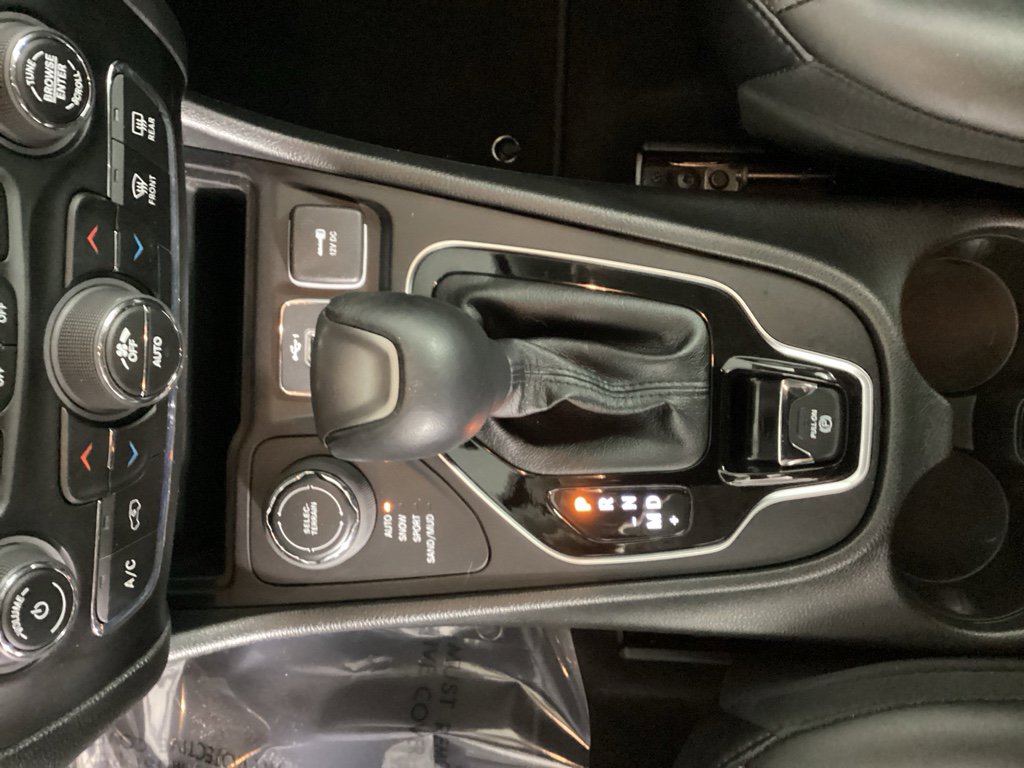 Used 2022 Jeep Cherokee Limited w/ Elite Package AWD/4WD image 25