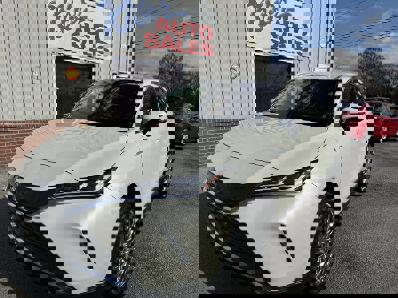 Used 2021 Toyota Venza XLE w/ Softex Package image 4