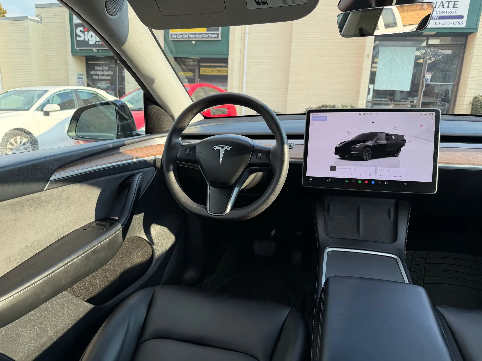 Used 2025 Tesla Model Y Long Range image 18