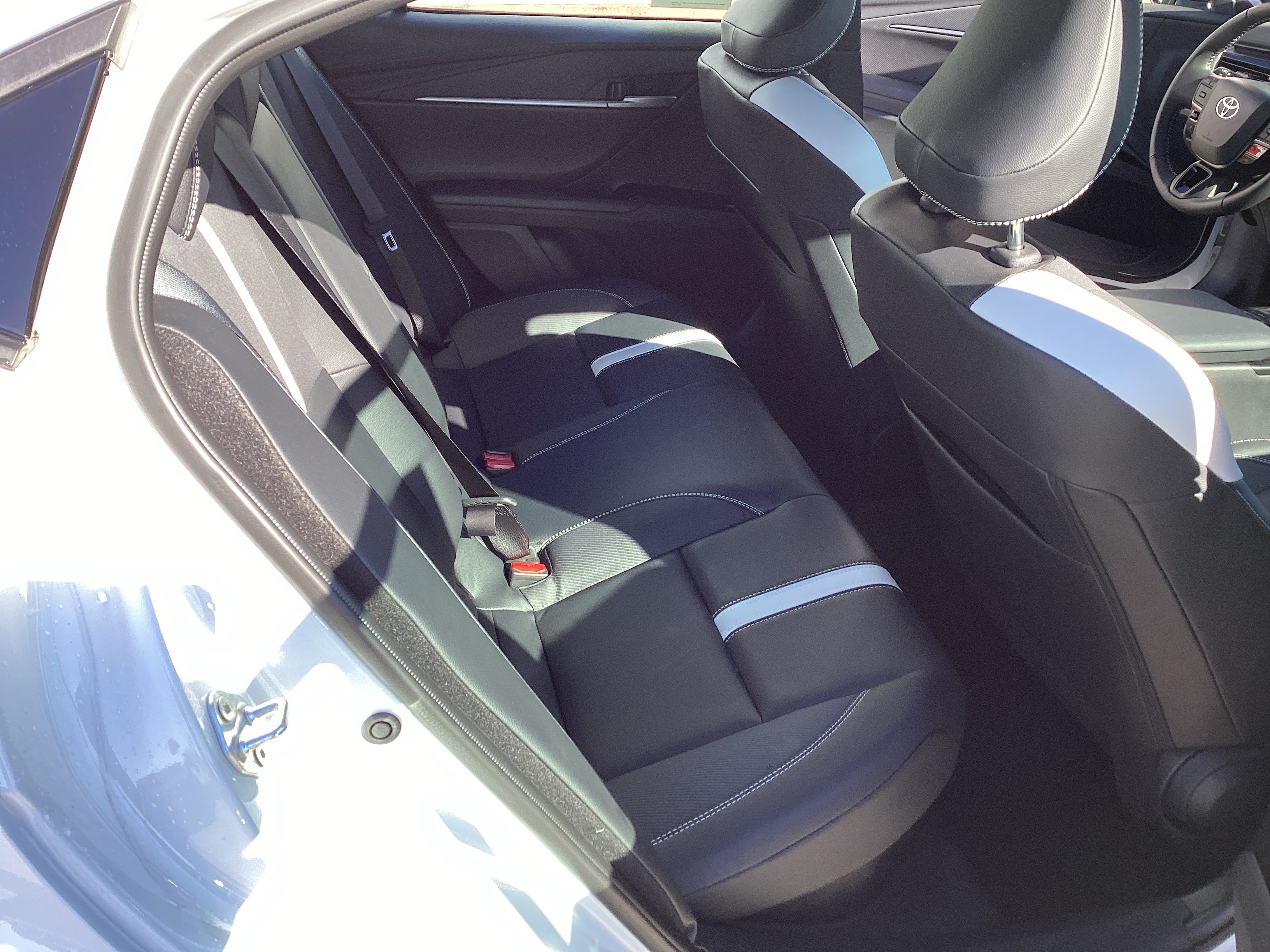 Used 2026 Toyota Camry Hybrid w/ Multimedia Upgrade Package FWD image 11