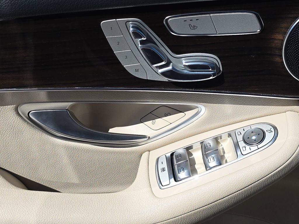 Used 2022 Mercedes-Benz GLC 300 4MATIC image 23