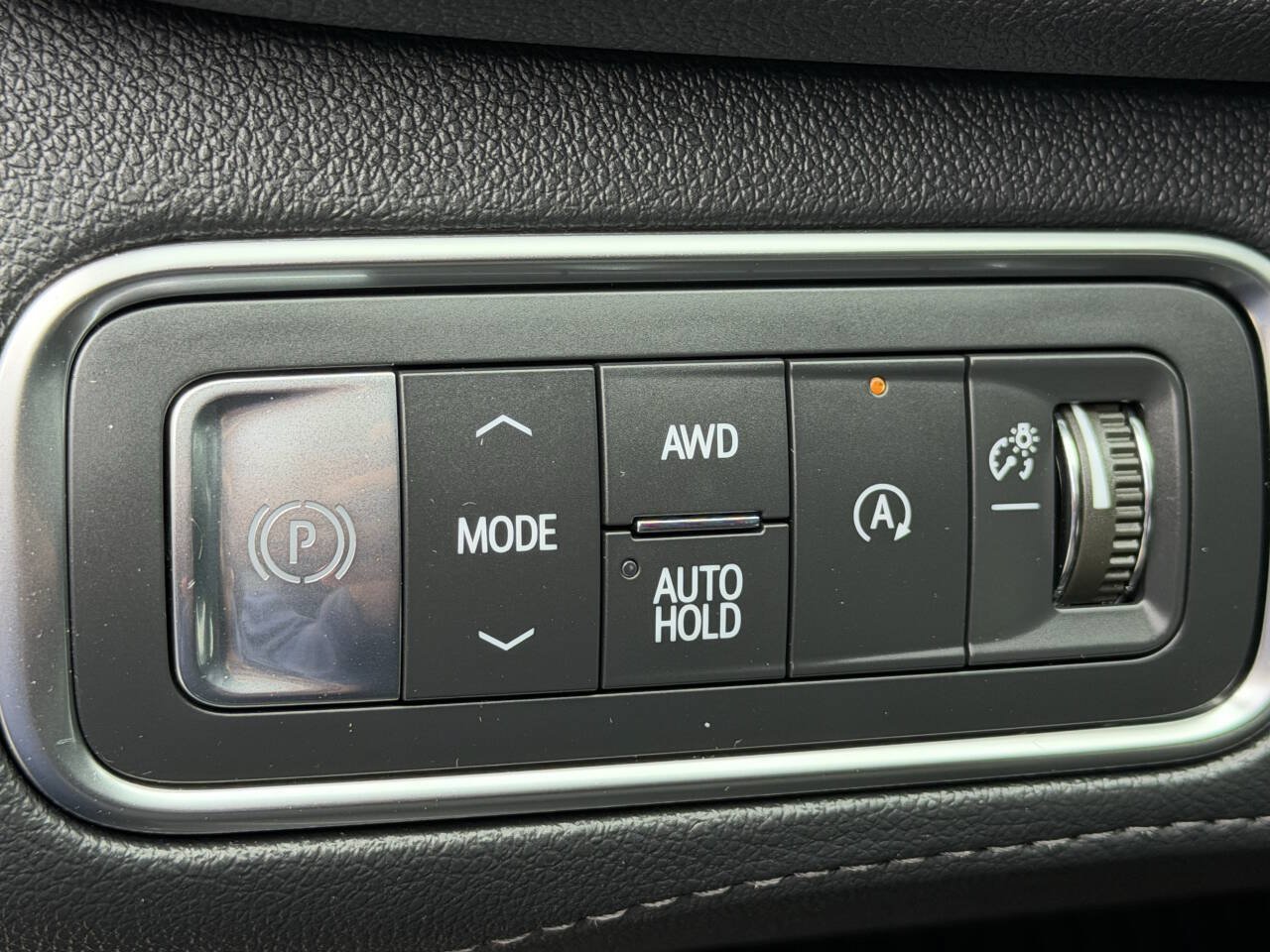 Used 2025 Buick Enclave Avenir w/ Trailering Package, 5000 lbs. AWD/4WD image 31