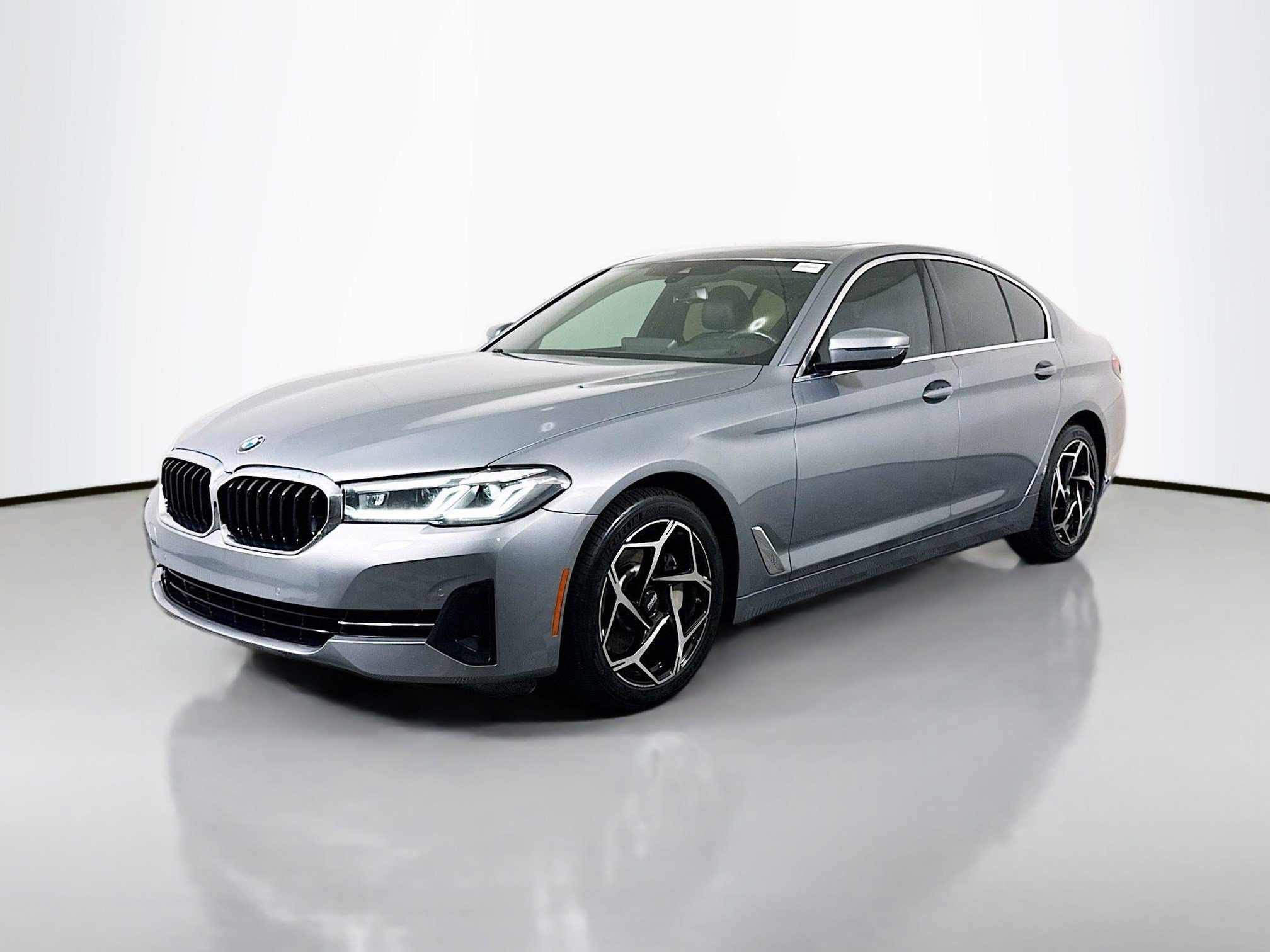 Used 2023 BMW 530i w/ Premium Package RWD image 4