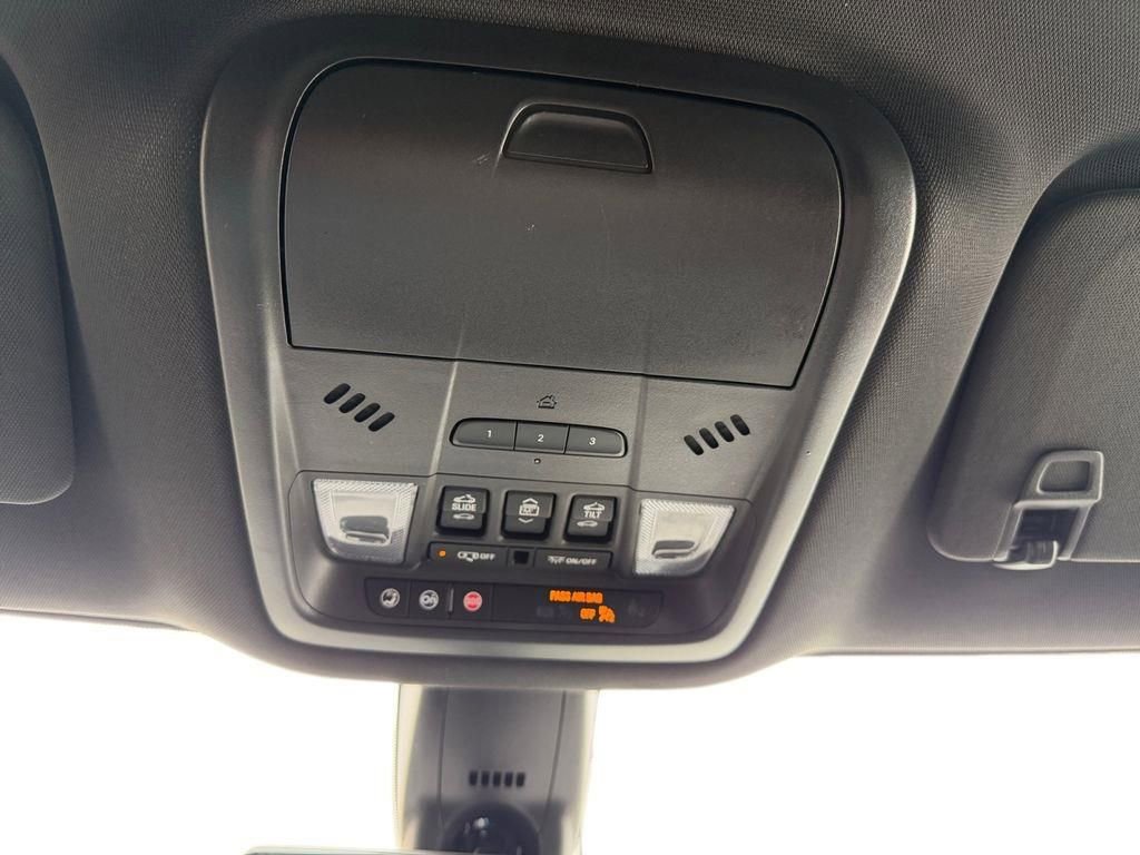 Used 2022 Buick Enclave Avenir w/ Avenir Technology Package image 40