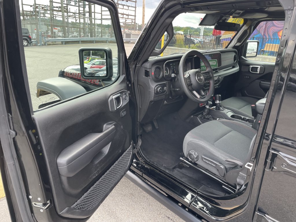 Certified 2025 Jeep Wrangler Unlimited Rubicon AWD/4WD image 14
