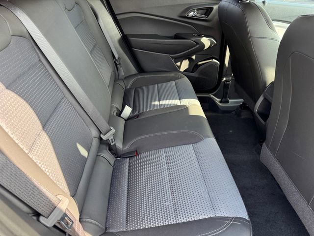 Used 2025 Chevrolet Trax LT image 8