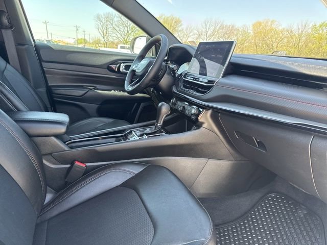 Used 2025 Jeep Compass Trailhawk AWD/4WD image 16