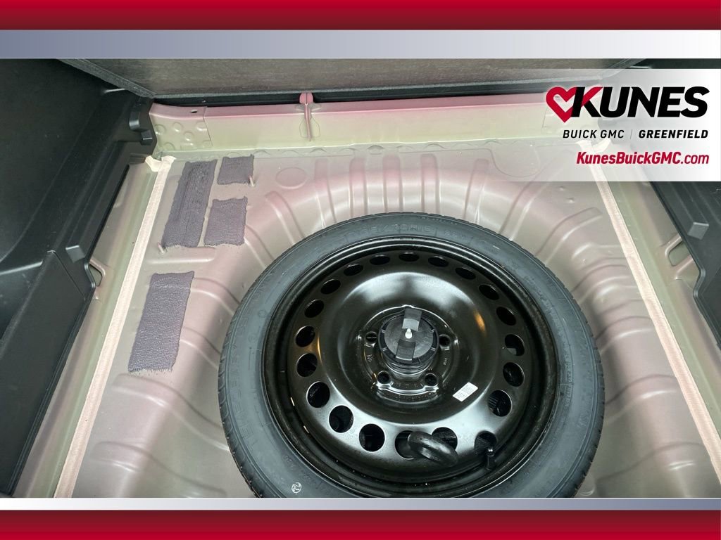 Used 2025 Chevrolet Trax LT image 32