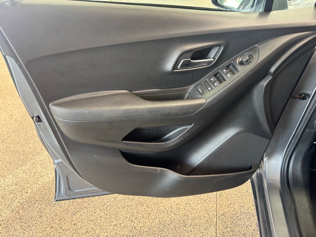 Used 2020 Chevrolet Trax LS w/ Tint and Cruise Package image 12