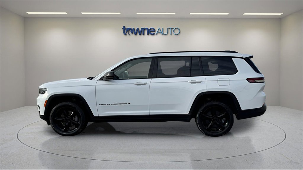 Used 2024 Jeep Grand Cherokee L Limited w/ Black Appearance Package image 2