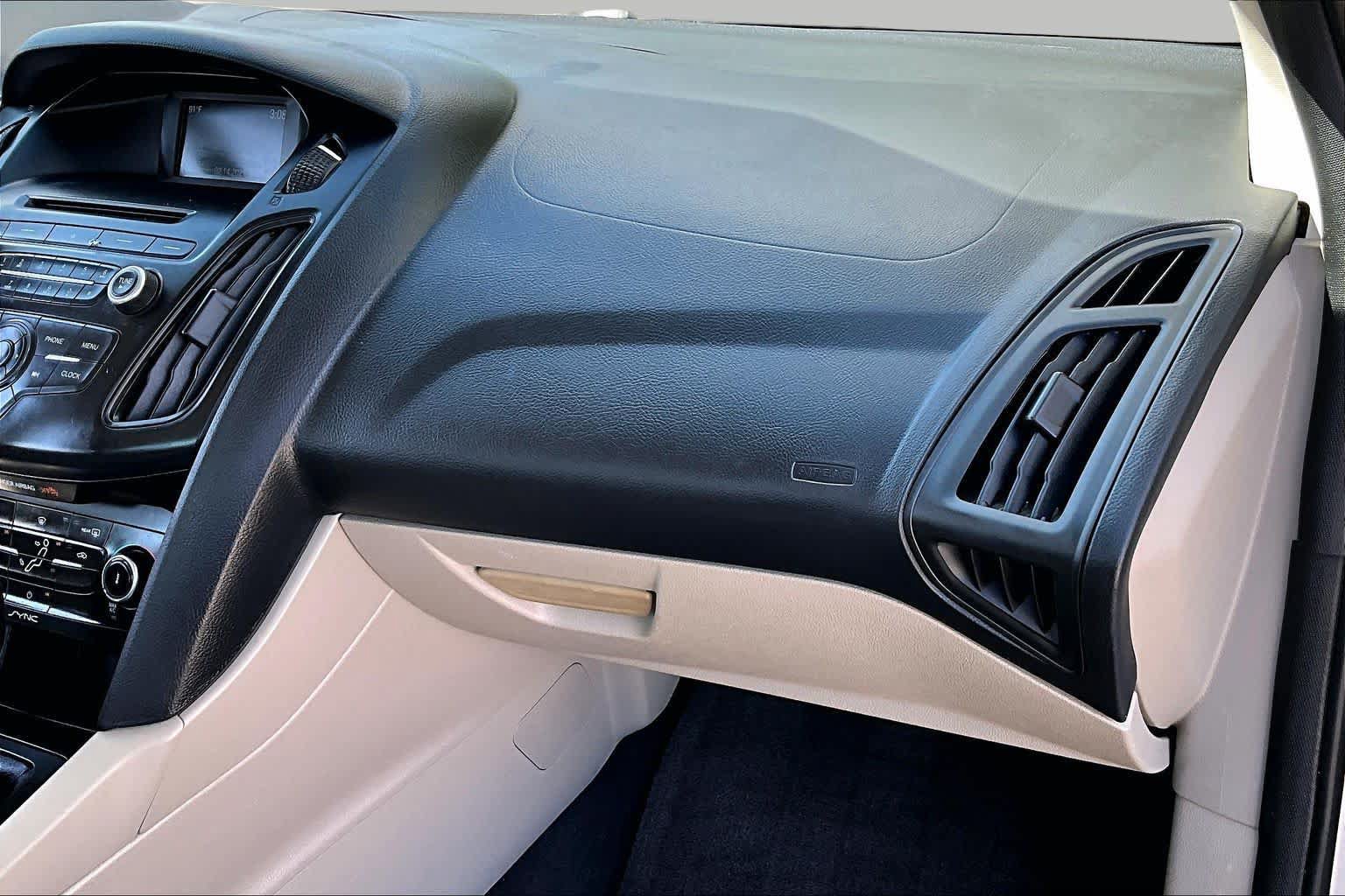 Used 2015 Ford Focus SE FWD image 18