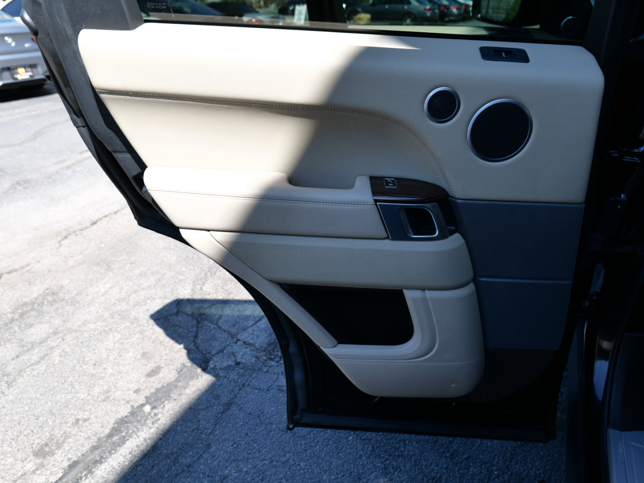 Used 2015 Land Rover Range Rover Sport HSE image 45