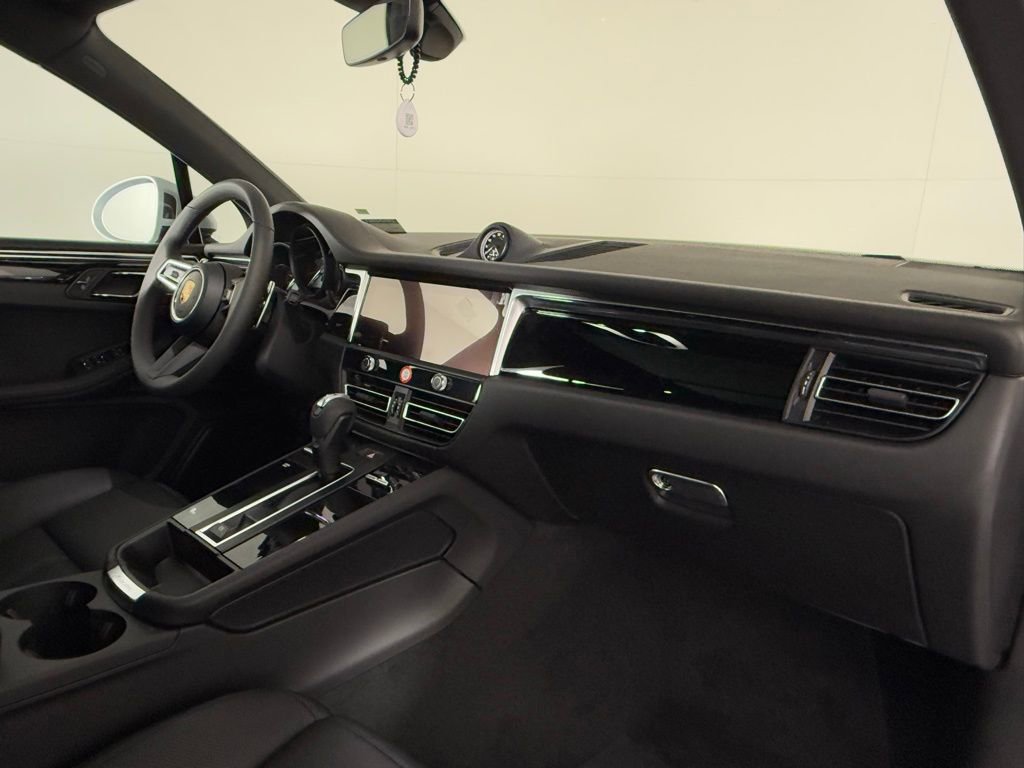 New 2026 Porsche Macan image 19