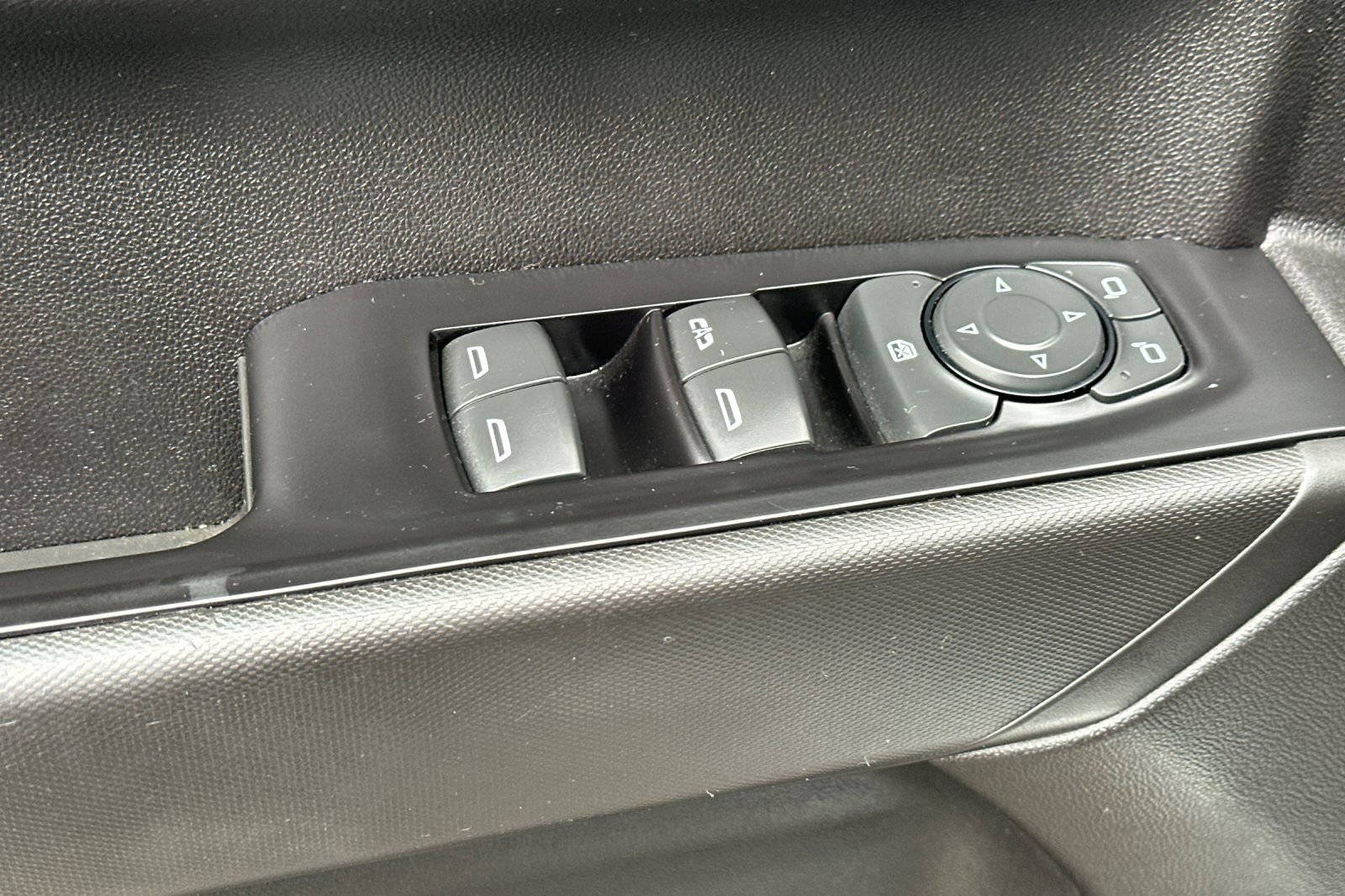 Used 2020 Chevrolet Silverado 1500 Custom w/ Custom Value Package image 12