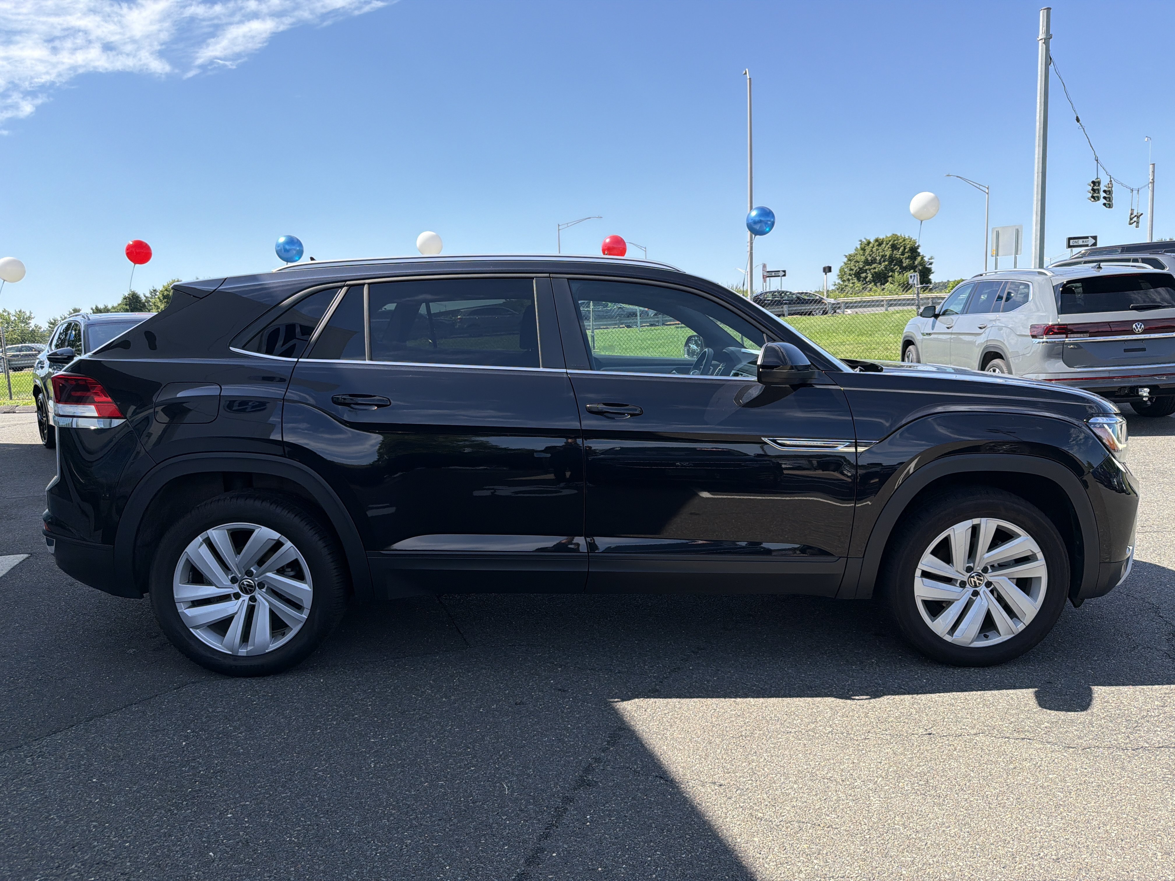 Certified 2023 Volkswagen Atlas Cross Sport SE w/ Panoramic Sunroof Package AWD/4WD image 4