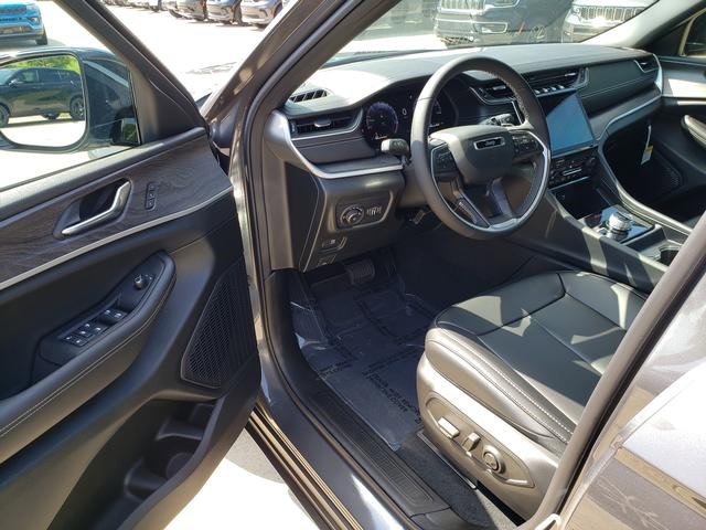 New 2025 Jeep Grand Cherokee Limited image 6
