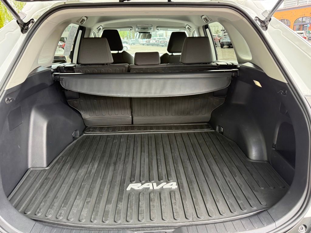 Certified 2022 Toyota RAV4 XLE AWD/4WD image 9