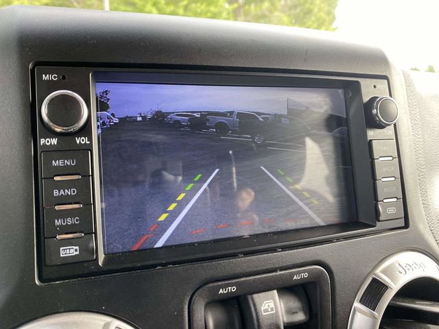 Used 2015 Jeep Wrangler Unlimited Rubicon w/ Connectivity Group image 23