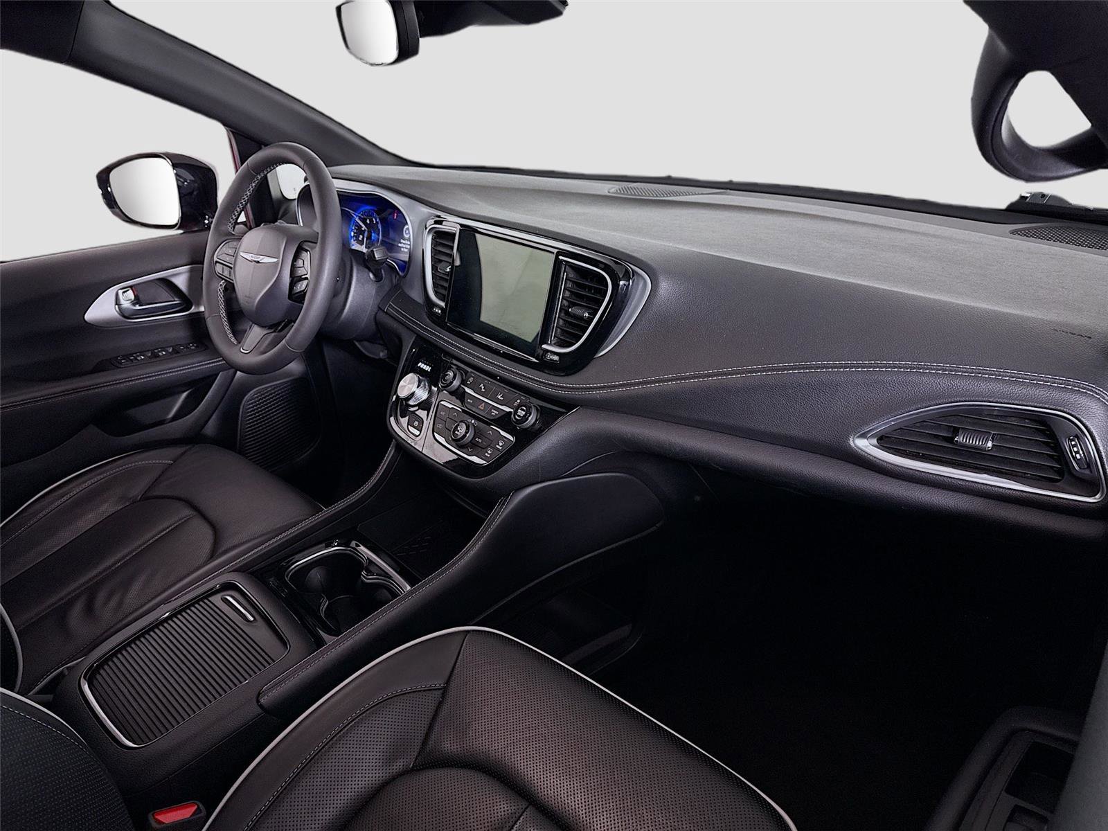 Used 2025 Chrysler Pacifica Limited image 24