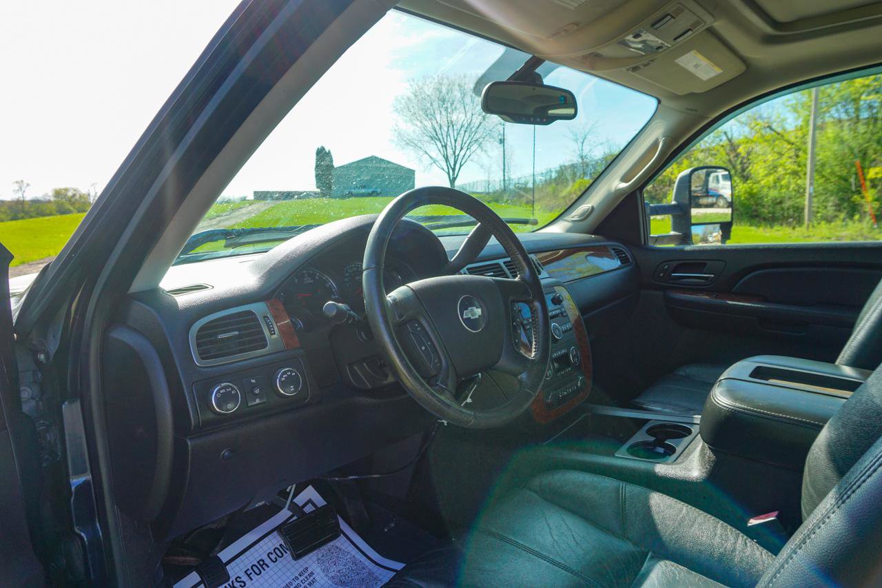 Used 2007 Chevrolet Silverado 1500 LTZ w/ Safety Package AWD/4WD image 16