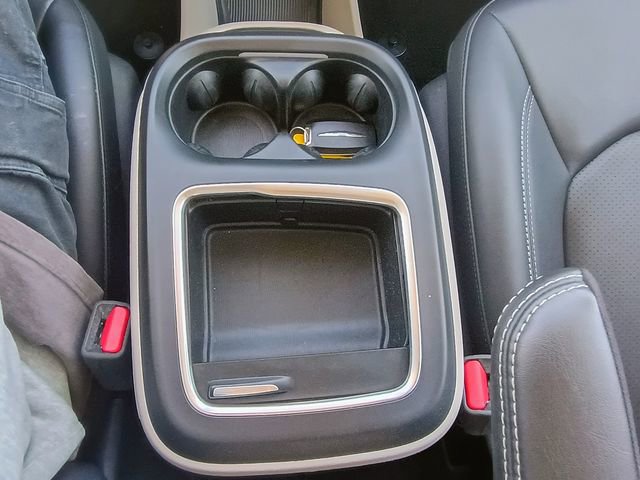 Used 2023 Chrysler Pacifica Touring-L image 32