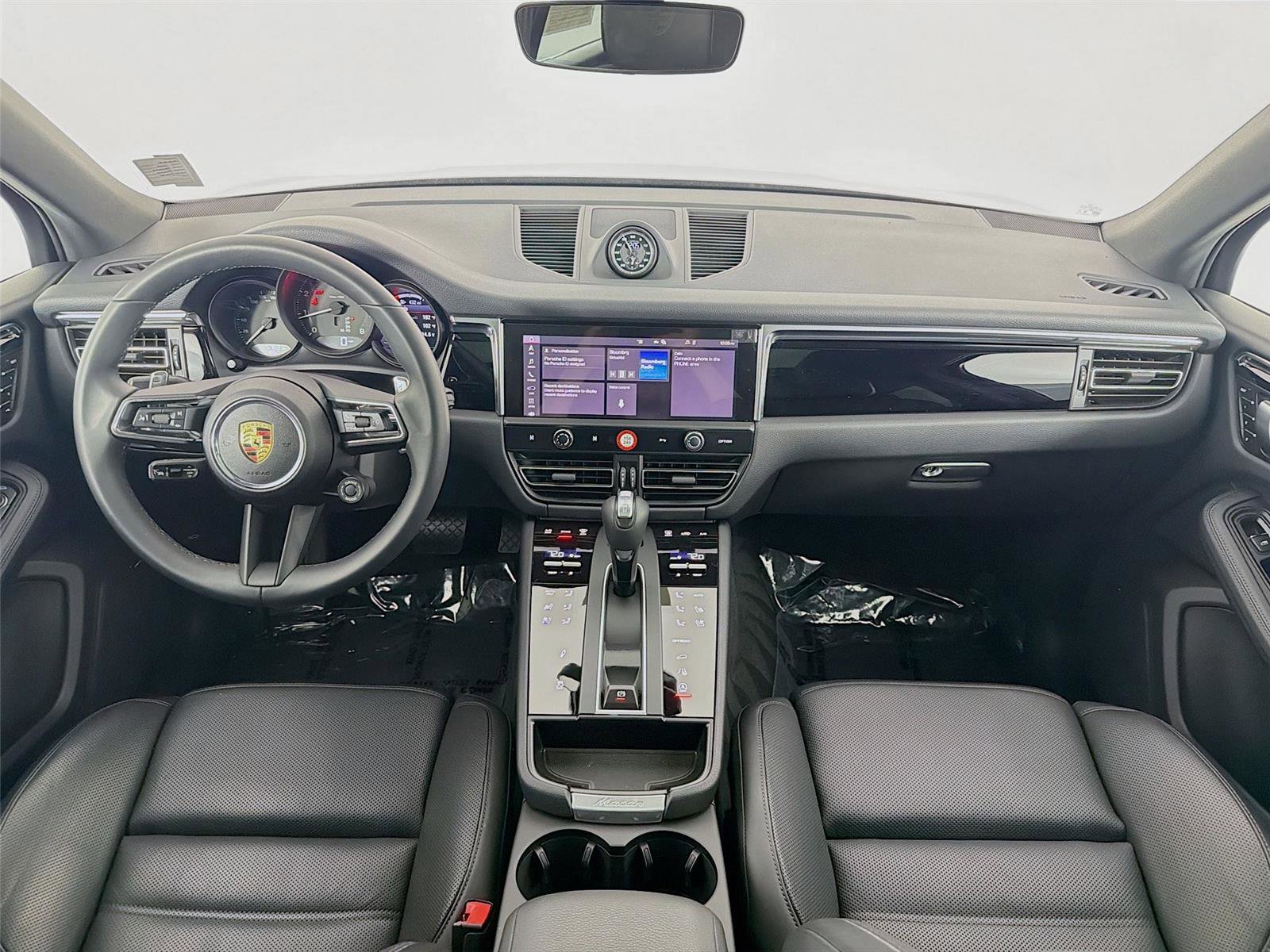 Certified 2025 Porsche Macan image 16