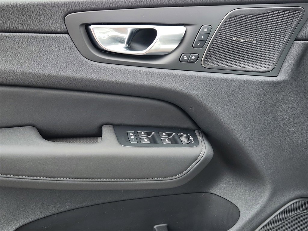 New 2026 Volvo XC60 B5 Ultra w/ Climate Package image 12