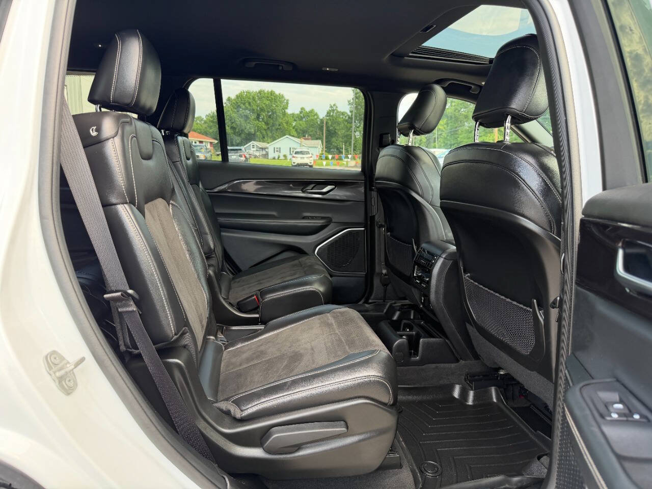 Used 2022 Jeep Grand Cherokee L Laredo AWD/4WD image 15