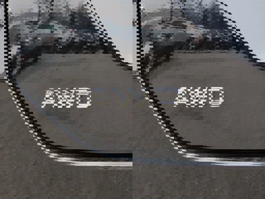 New 2025 Honda Pilot Touring image 9