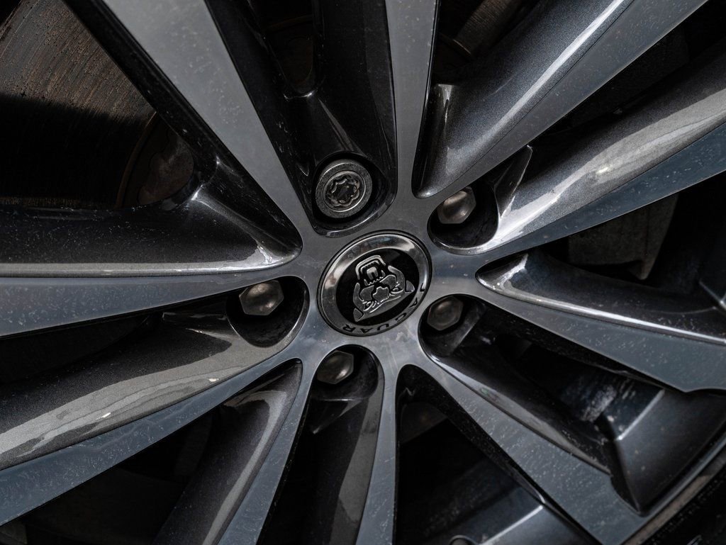 Certified 2024 Jaguar F-PACE R-Dynamic S image 8