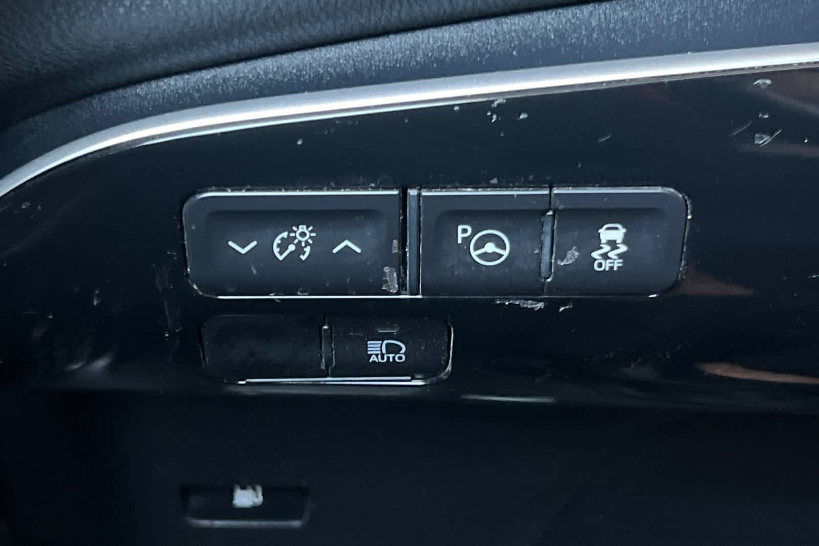 Used 2021 Toyota Prius LE FWD image 29