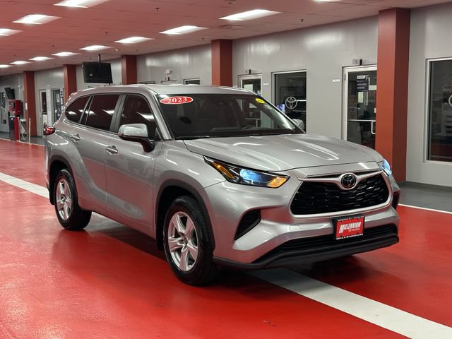 Used 2023 Toyota Highlander L AWD/4WD image 2