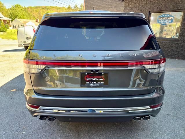 Used 2020 Lincoln Aviator Reserve w/ Equipment Group 201A image 4