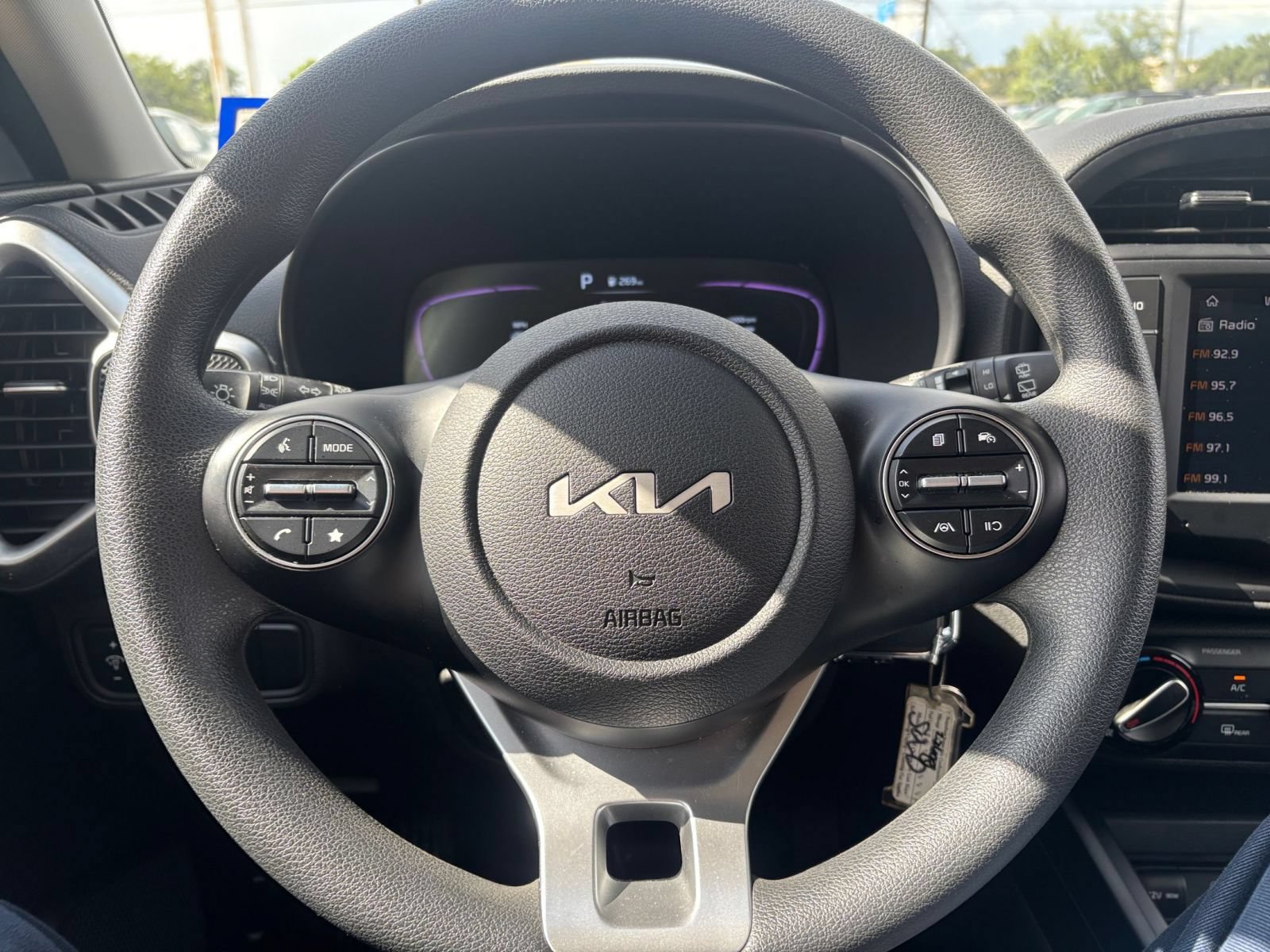 Used 2025 Kia Soul LX w/ LX Technology Package FWD image 25