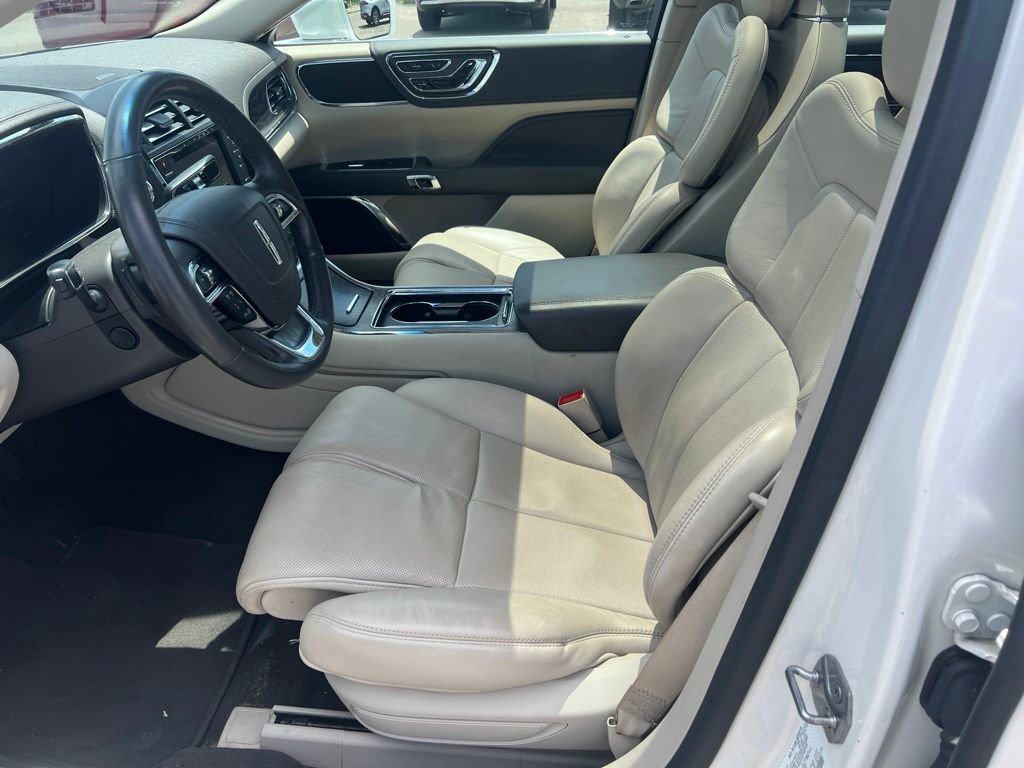 Used 2019 Lincoln Continental Select w/ Continental Climate Package AWD/4WD image 10