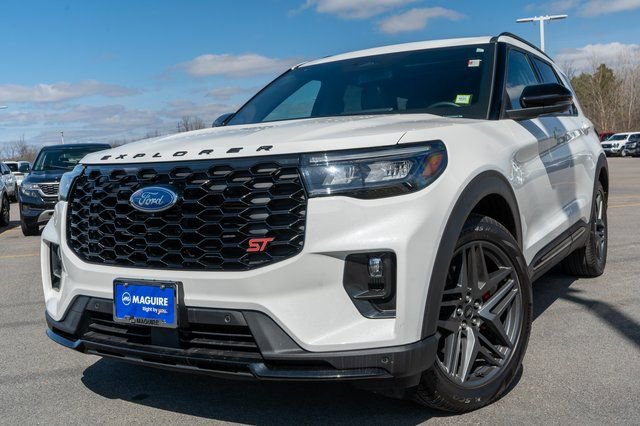 Used 2025 Ford Explorer ST image 1