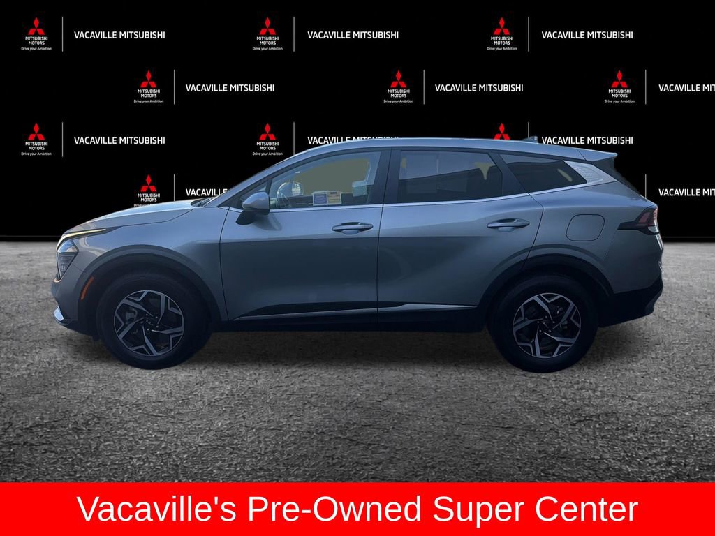 Used 2025 Kia Sportage LX FWD image 2