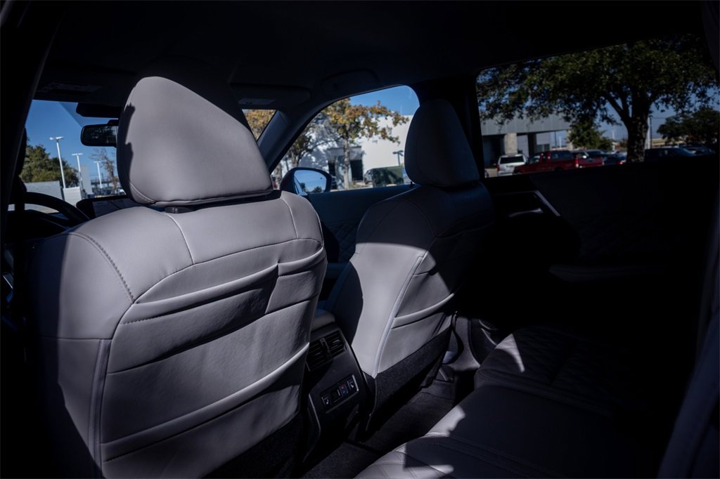 Used 2024 Mitsubishi Outlander SEL image 17