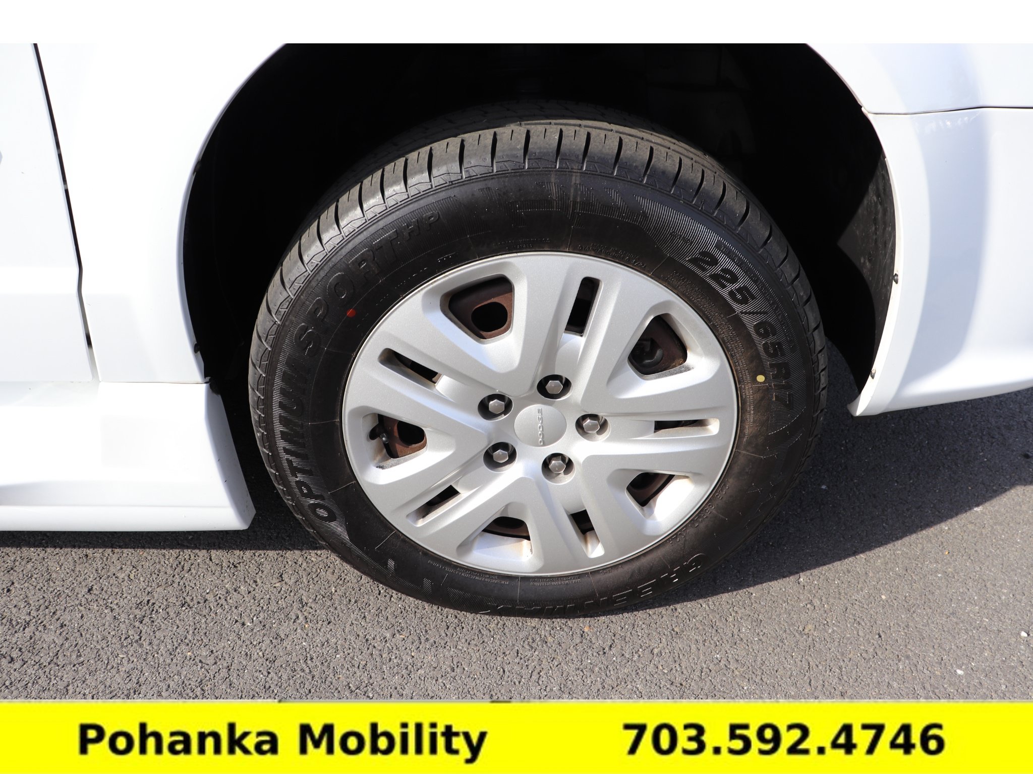 Used 2015 Dodge Grand Caravan American Value Package FWD image 25