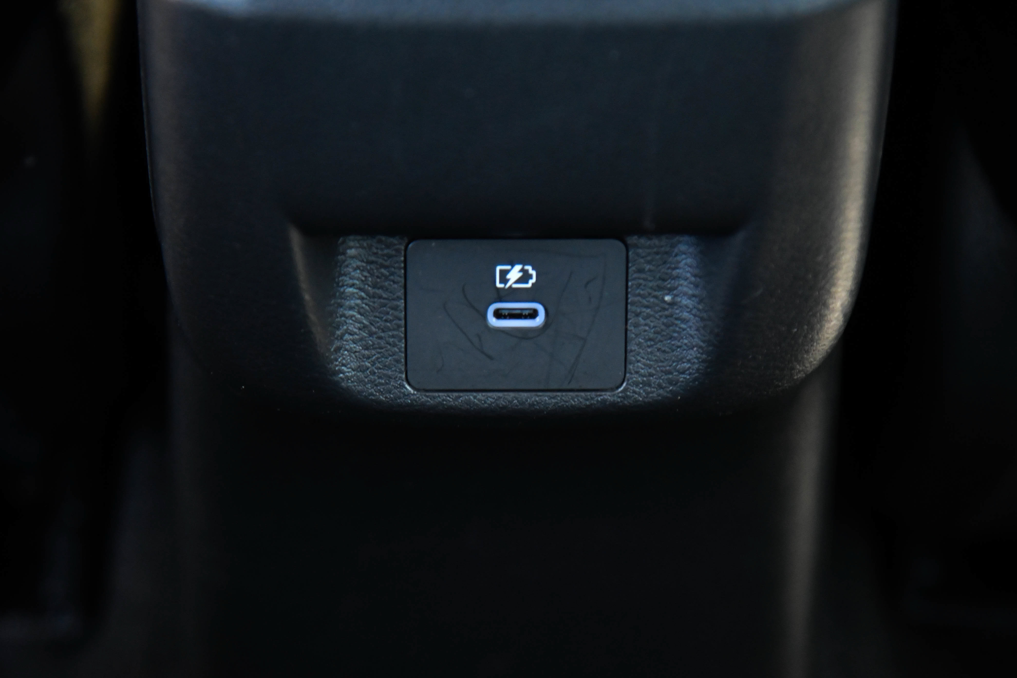 Used 2025 Nissan Versa SV FWD image 33