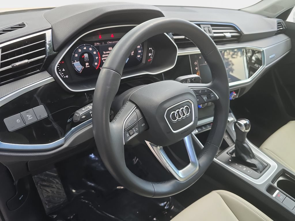 Used 2023 Audi Q3 2.0T Premium w/ Convenience Package AWD/4WD image 25
