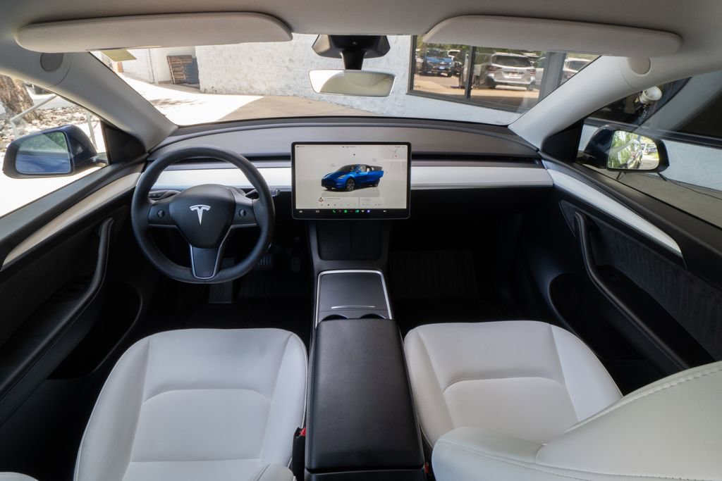 Used 2024 Tesla Model Y Long Range AWD/4WD image 18