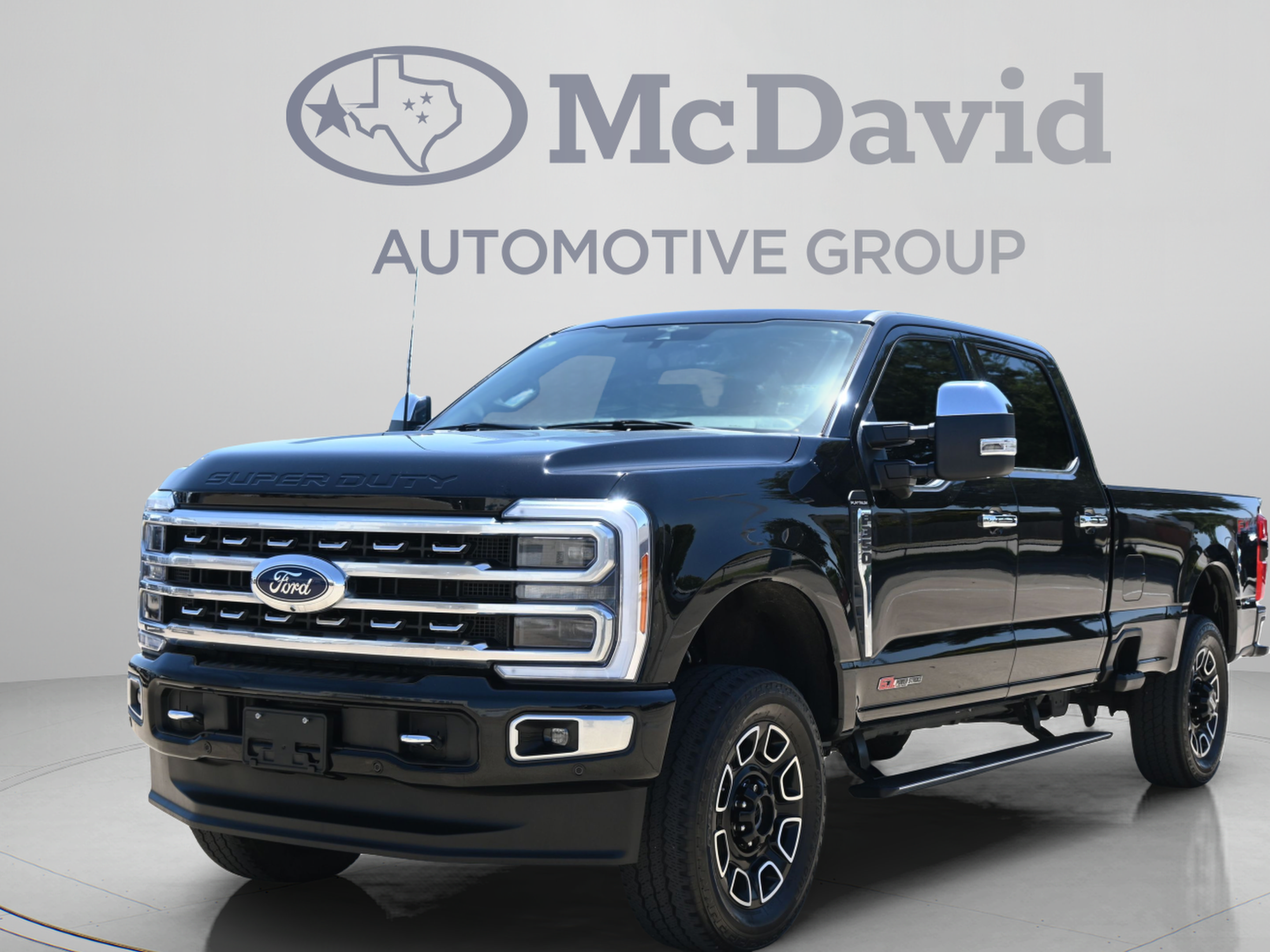 Used 2023 Ford F350 Platinum w/ FX4 Off-Road Package AWD/4WD image 1