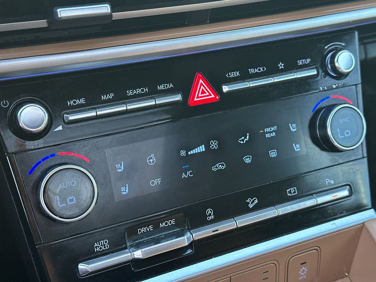 Certified 2024 Hyundai Santa Fe Limited FWD image 21